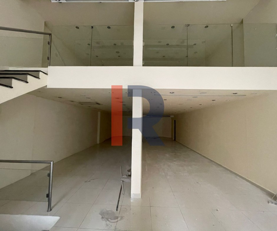 R9-2977 Showroom for Rent in Nadim El Jisr Tripoli – 219 m², 3 Floors, 2 Facades, Parking — الصورة 4 من 6