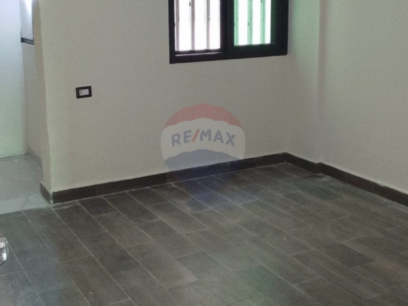 R9-3005 Apartment for Sale in Corniche El Mina Tripoli – شقة للبيع الكورنيش البحري، الميناء — الصورة 4 من 9