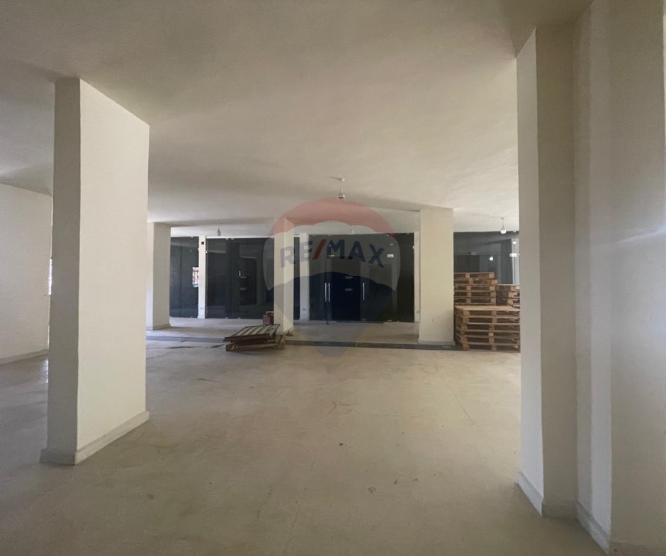 R9-2931 Showroom for Rent in Daher Al Ain Koura – 1,200 m², 6 Facades, Main Road — الصورة 5 من 5