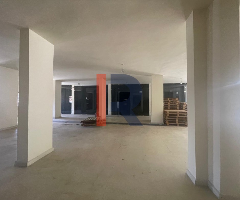 R9-2932 Shop for Rent in Daher Al Ain Koura – 200 m², Main Road, 5 More Available — الصورة 5 من 5
