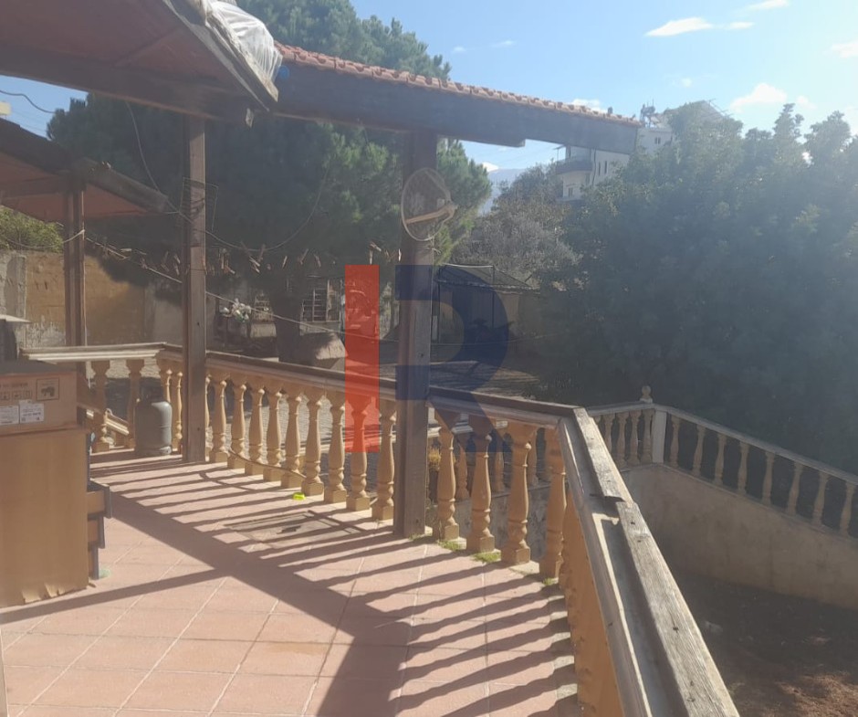 R9-2950 Land with House for Sale in Alma Zgharta – 4,700 m² Residential — الصورة 5 من 7