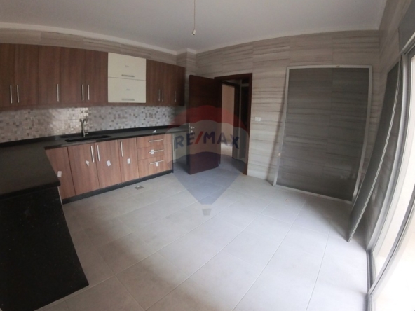 R9-2966 Apartment for Sale in Boulevard Tripoli – 200 m², 3+1 Bedrooms, 3 Bathrooms, Prime Location — الصورة 5 من 10