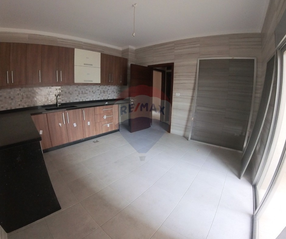 R9-2966 Apartment for Sale in Boulevard Tripoli – 200 m², 3+1 Bedrooms, 3 Bathrooms, Prime Location — الصورة 5 من 10