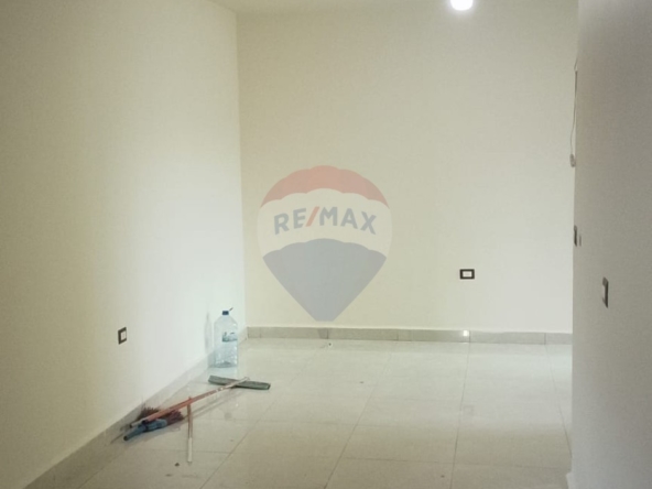 R9-3005 Apartment for Sale in Corniche El Mina Tripoli – شقة للبيع الكورنيش البحري، الميناء — الصورة 5 من 9