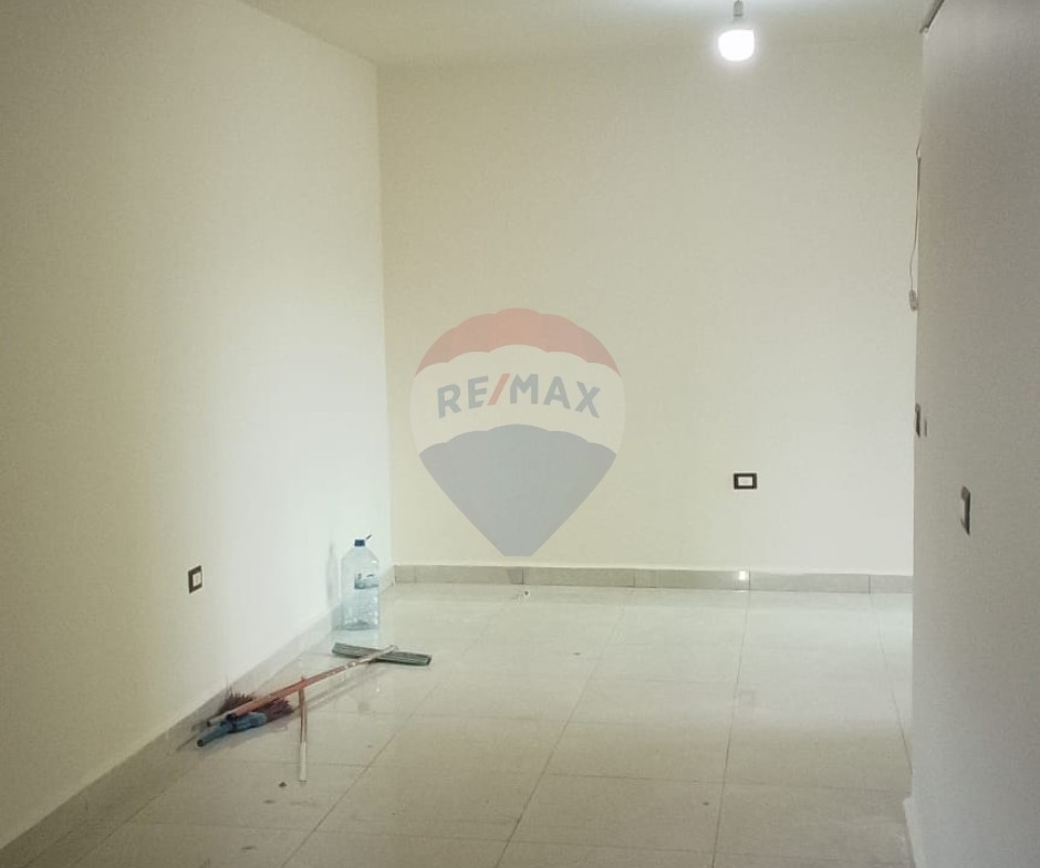 R9-3005 Apartment for Sale in Corniche El Mina Tripoli – شقة للبيع الكورنيش البحري، الميناء — الصورة 5 من 9