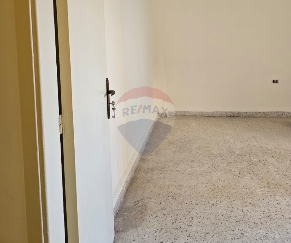 R9-2988 Apartment for Sale in Baddawi Tripoli – 185 m², 5th Floor, 3 Bedrooms — الصورة 6 من 7