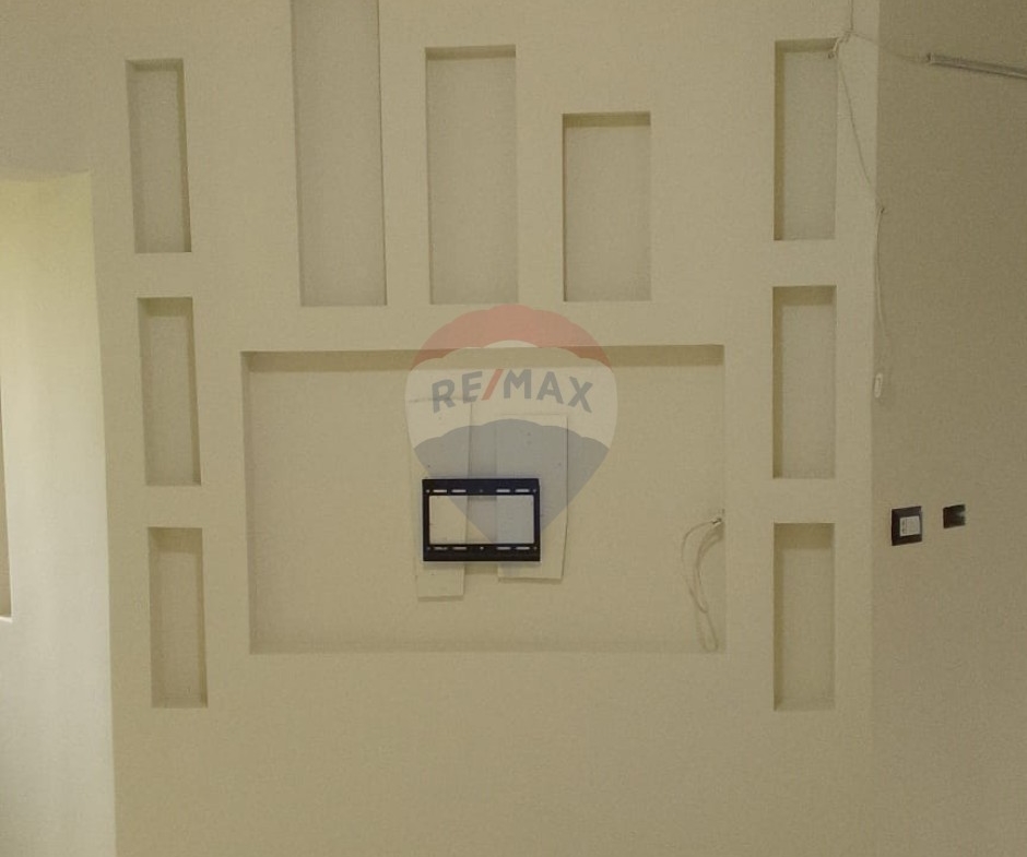 R9-3005 Apartment for Sale in Corniche El Mina Tripoli – شقة للبيع الكورنيش البحري، الميناء — الصورة 7 من 9
