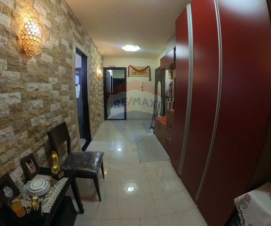 R9-2964 Apartment for Sale in Btouratij Koura – 160 m², 1st Floor, 3 Bedrooms, Parking — الصورة 8 من 14