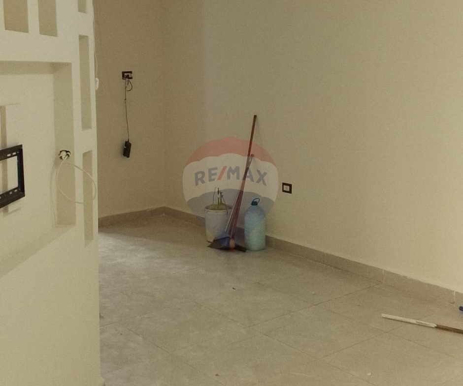R9-3005 Apartment for Sale in Corniche El Mina Tripoli – شقة للبيع الكورنيش البحري، الميناء — الصورة 8 من 9