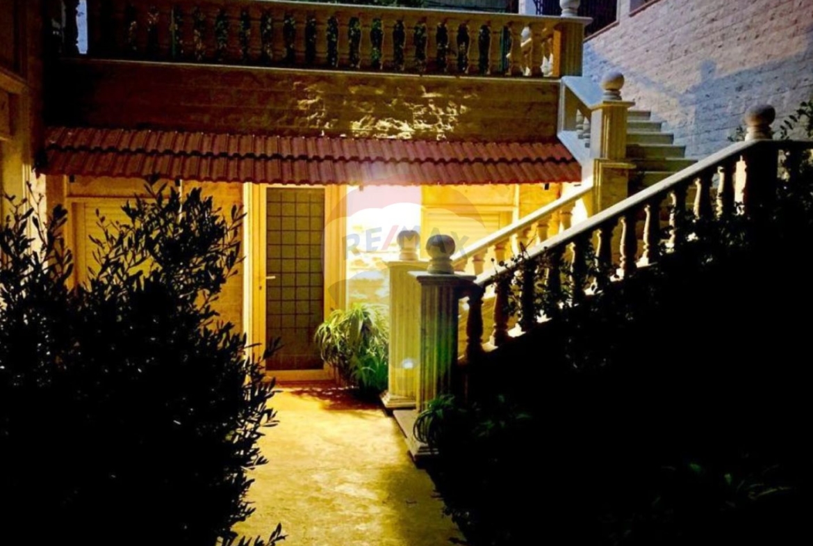 R9-2910 Villa for Sale in Balamand Koura – 800 m² with Pool & Garden — Photo 2 of 12