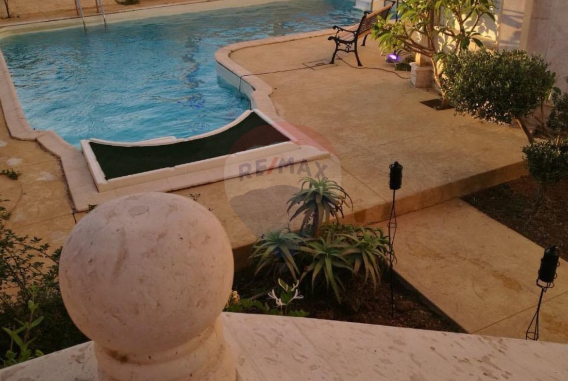 R9-2910 Villa for Sale in Balamand Koura – 800 m² with Pool & Garden — Photo 3 of 12