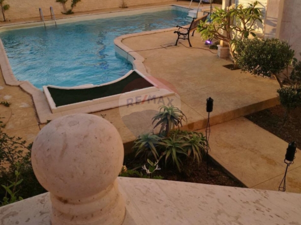 R9-2910 Villa for Sale in Balamand Koura – 800 m² with Pool & Garden — Photo 3 of 12