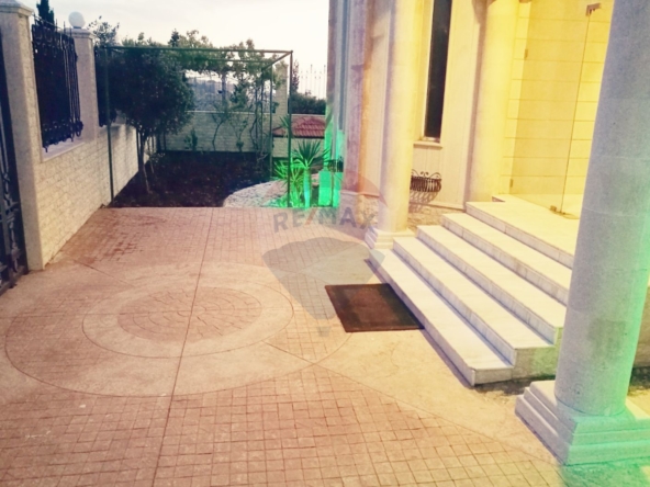 R9-2910 Villa for Sale in Balamand Koura – 800 m² with Pool & Garden — Photo 4 of 12