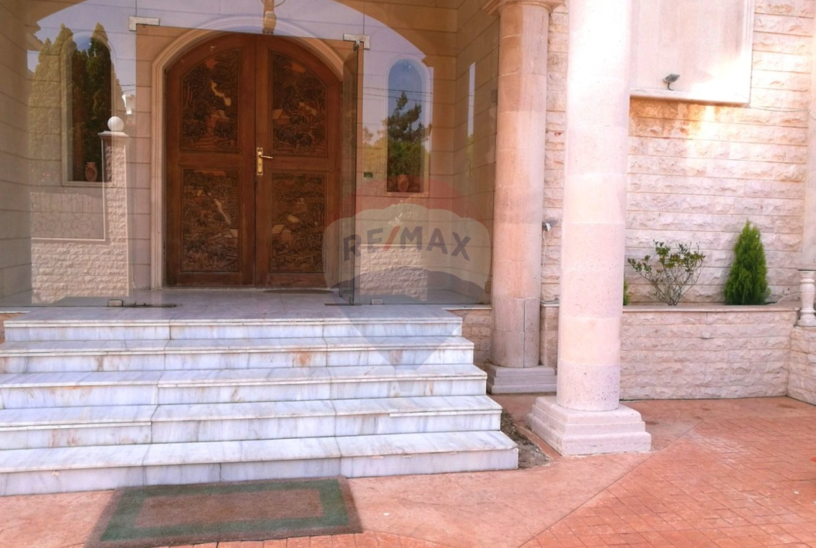 R9-2910 Villa for Sale in Balamand Koura – 800 m² with Pool & Garden — Photo 12 of 12