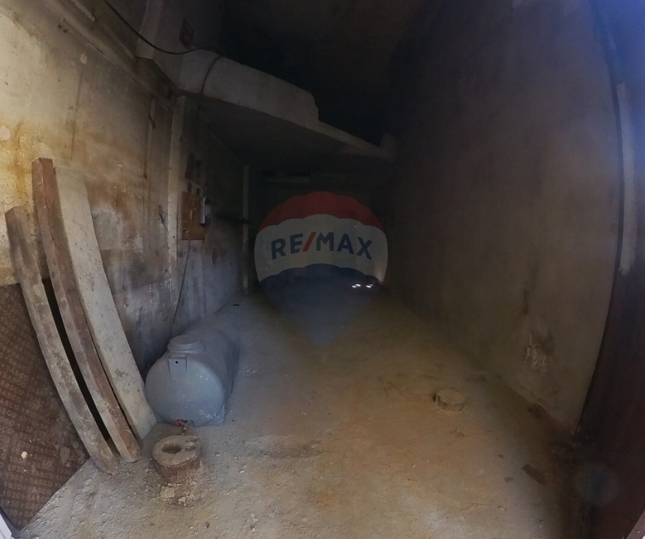 R9-3051 Shop for Rent in Mina – Tripoli محل للإيجار في الميناء طرابلس (40 m²,2 Floors) — Photo 1 of 3