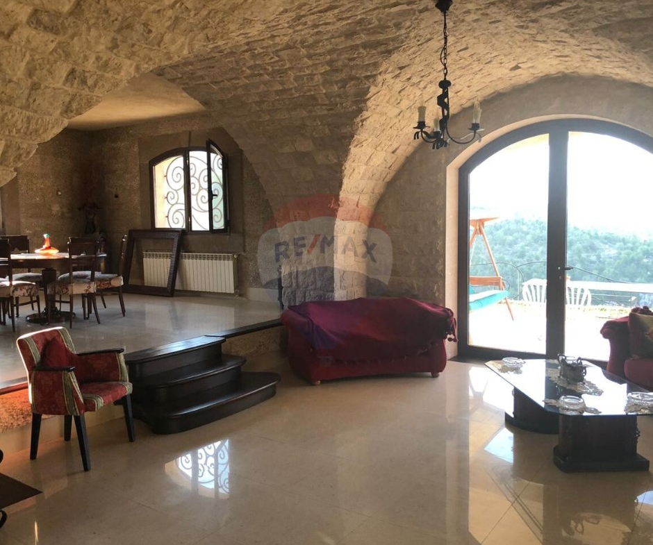 R9-3063 Villa for Sale in Ajaltoun – Keserwan فيلا للبيع في عجلتون كسروان (2,300 m² Land, Expansion Potential) — Photo 13 of 18