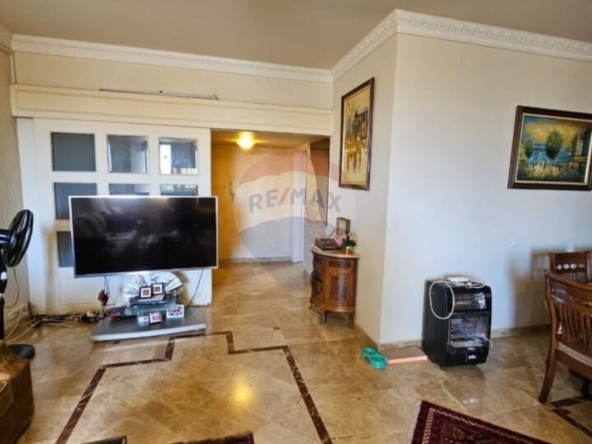 R9-3090  شقة للبيع في بدارو بيروت — الصورة 2 من 11
