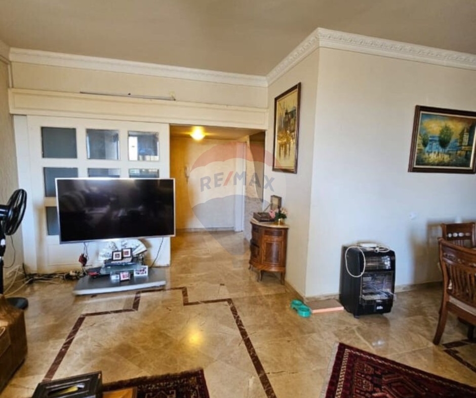 R9-3090  شقة للبيع في بدارو بيروت — الصورة 2 من 11