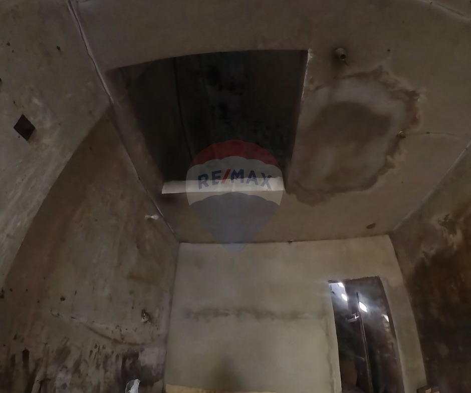 R9-3051 Shop for Rent in Mina – Tripoli محل للإيجار في الميناء طرابلس (40 m²,2 Floors) — Photo 2 of 3