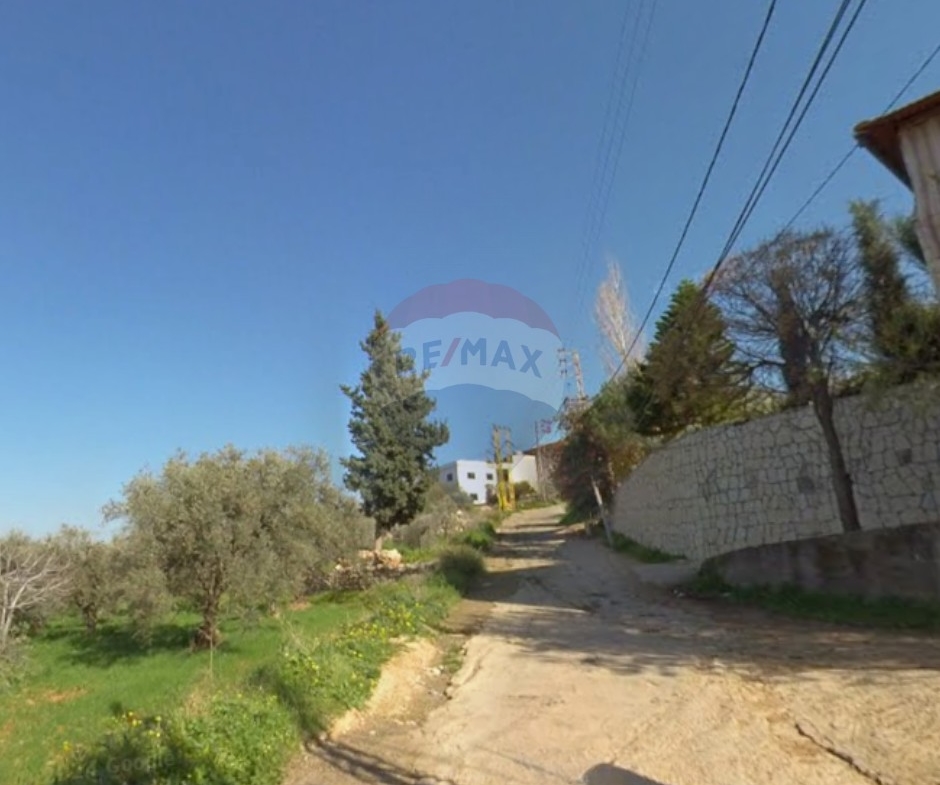 R9-3129 Land with House for Sale in Jdaidet El Qaitea – Akkar أرض مع بيت للبيع في جديدة القيطع عكار — Photo 2 of 2
