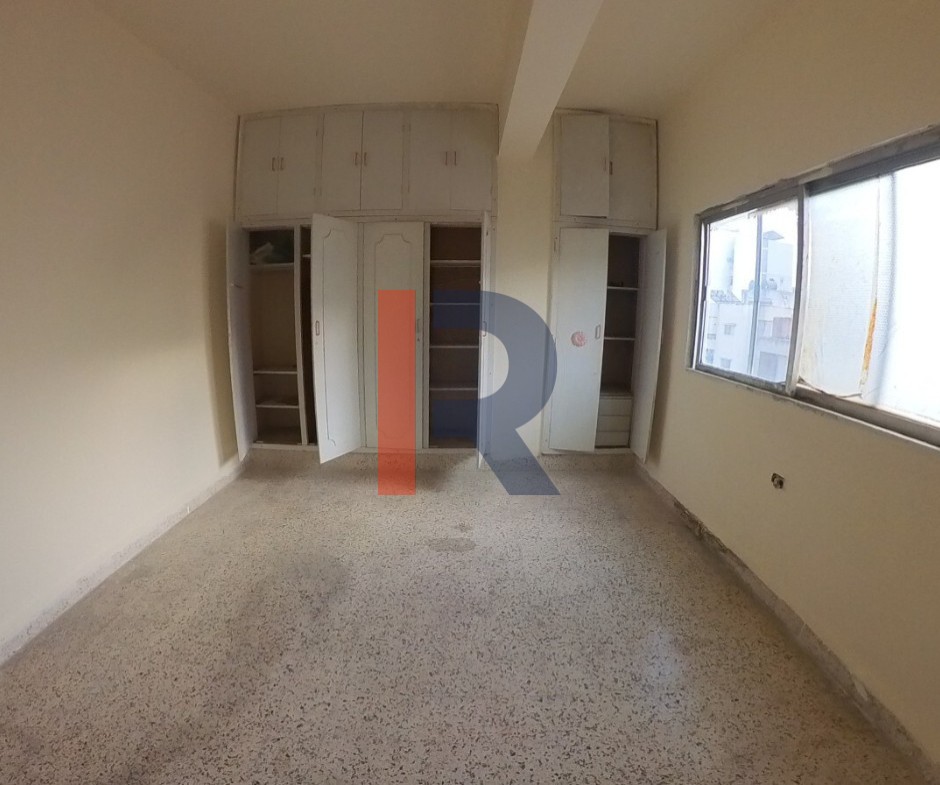 R9-3061 Apartment for Sale in Azmi Street – Tripoli شقة للبيع في شارع عزمي طرابلس (265 m² + Roof) — Photo 3 of 11