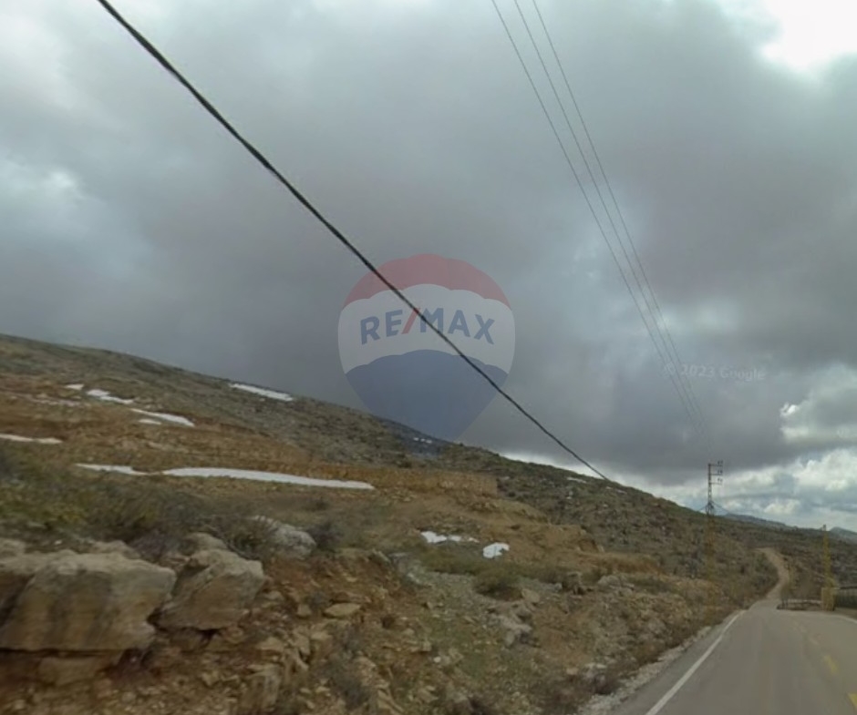 R9-3094 Land with Building Under Construction for Sale in Biqaa Sefrine أرض مع بناء قيد الإنشاء للبيع في بقاع صفرين — Photo 2 of 3