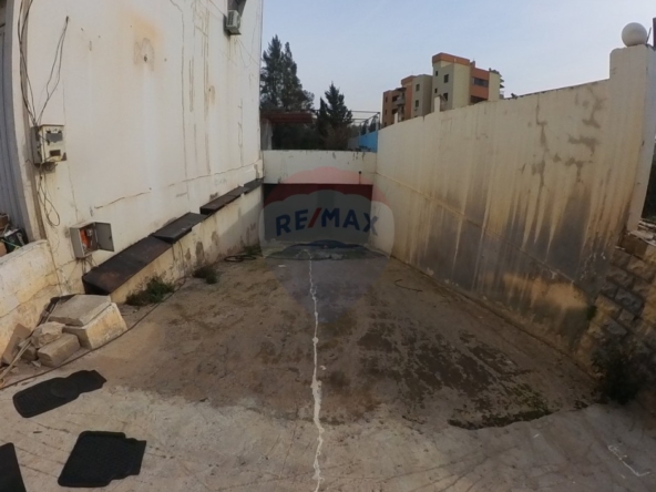 R9-3104 Warehouse for Sale in Abu Samra – Sekeh Bayda Tripoli مستودع للبيع في أبو سمرا سكة بيضا طرابلس (549 m²) — Photo 2 of 9