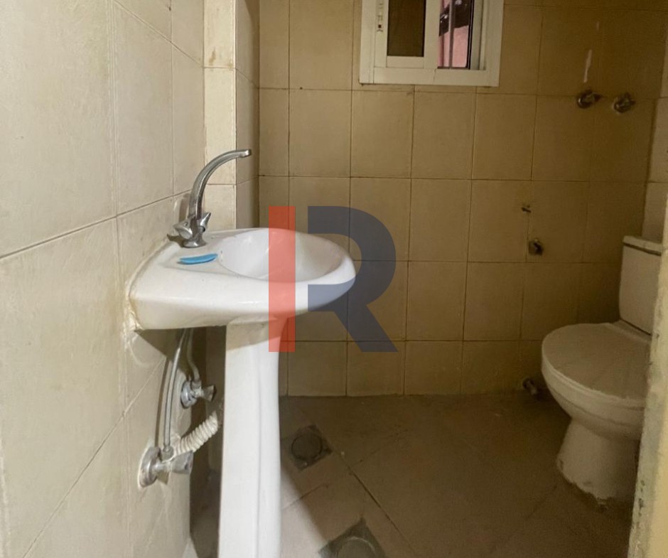 R9-3108 Office for Sale in Horriyeh Street – Tripoli مكتب للبيع في شارع الحرية طرابلس — Photo 3 of 5