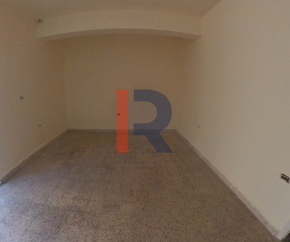 R9-3061 Apartment for Sale in Azmi Street – Tripoli شقة للبيع في شارع عزمي طرابلس (265 m² + Roof) — Photo 4 of 11