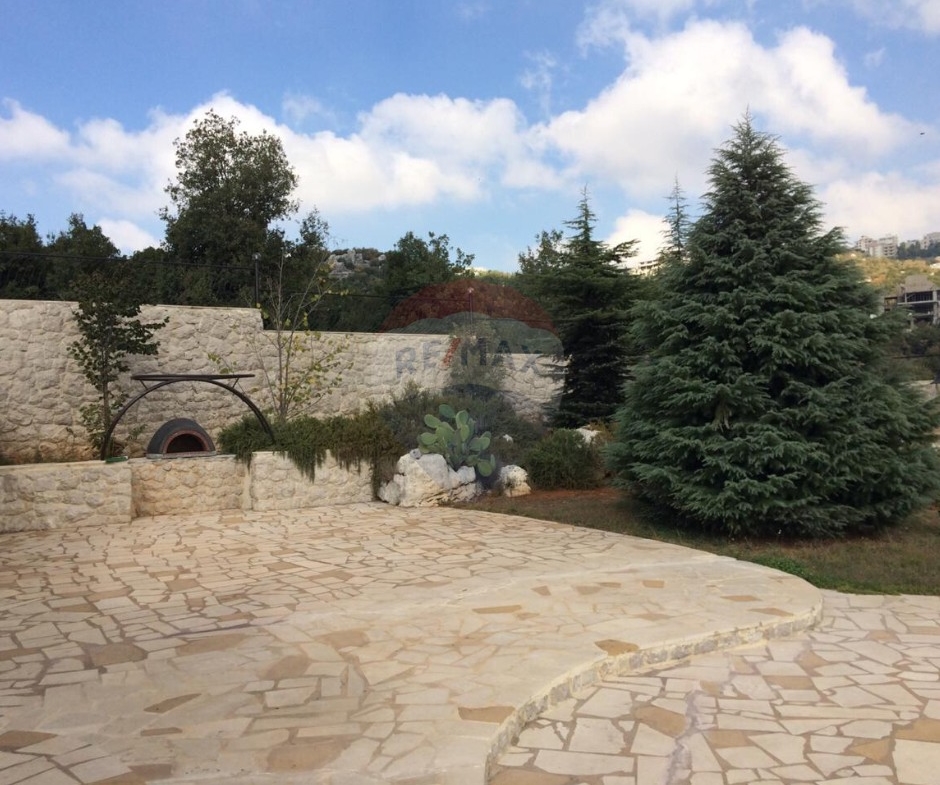 R9-3063 Villa for Sale in Ajaltoun – Keserwan فيلا للبيع في عجلتون كسروان (2,300 m² Land, Expansion Potential) — Photo 4 of 18