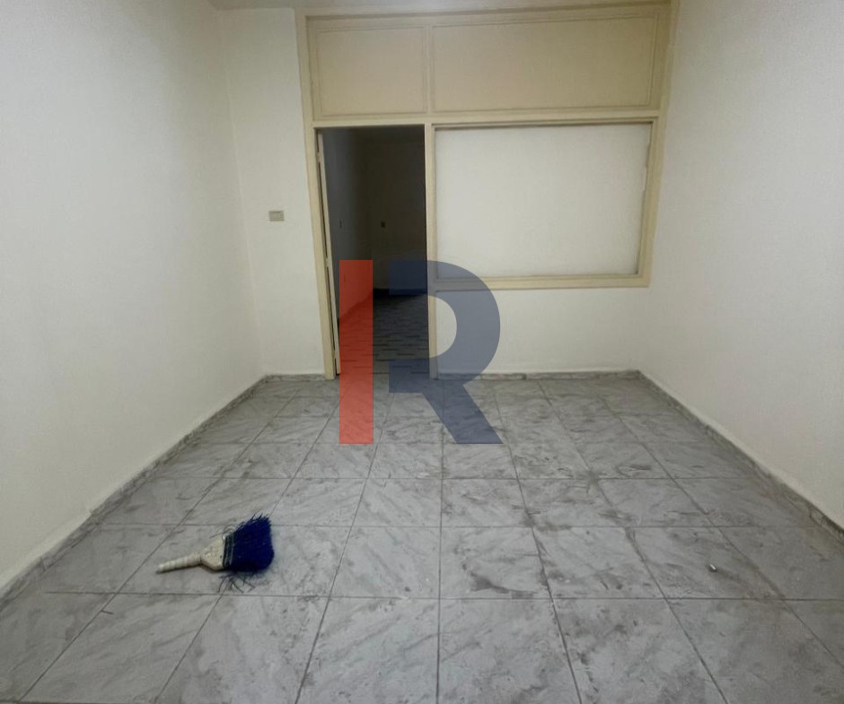 R9-3108 Office for Sale in Horriyeh Street – Tripoli مكتب للبيع في شارع الحرية طرابلس — Photo 5 of 5