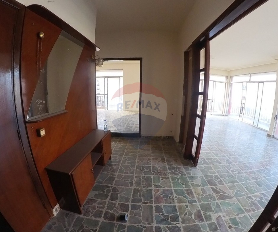 R9-3061 Apartment for Sale in Azmi Street – Tripoli شقة للبيع في شارع عزمي طرابلس (265 m² + Roof) — Photo 5 of 11