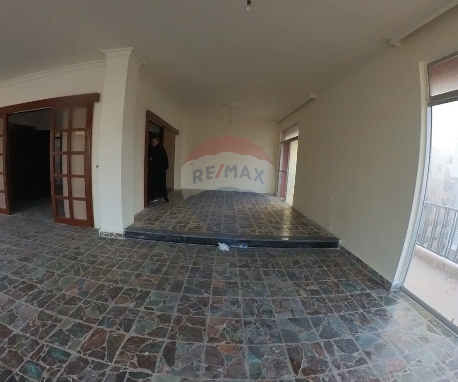 R9-3061 Apartment for Sale in Azmi Street – Tripoli شقة للبيع في شارع عزمي طرابلس (265 m² + Roof) — Photo 8 of 11