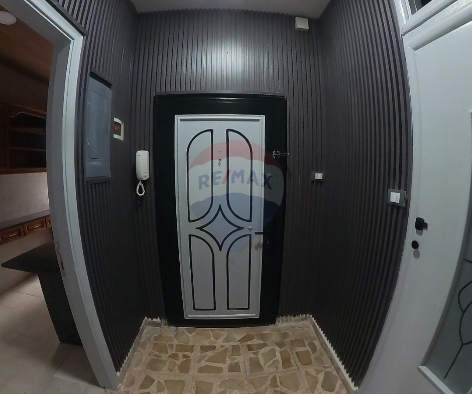 R9-3200 Apartment for Sale in Abou Samra – Shiraa Street شقة للبيع في أبو سمرا شارع الشراع — Photo 9 of 13