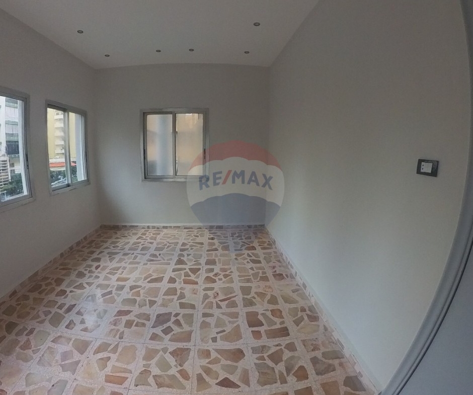 R9-3200 Apartment for Sale in Abou Samra – Shiraa Street شقة للبيع في أبو سمرا شارع الشراع — Photo 11 of 13