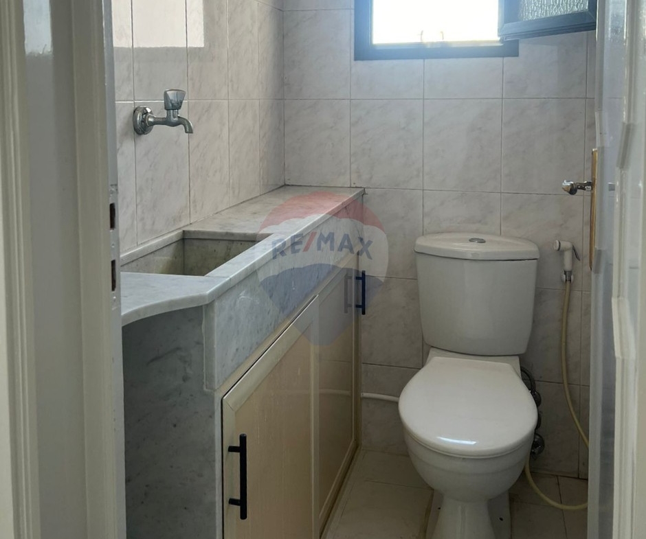 R9-3240 Office for Rent in Sahat Nour Tripoli – 80 m² SEO Title: مكتب للإيجار في ساحة النور طرابلس – 80 متر مربع — Photo 2 of 7