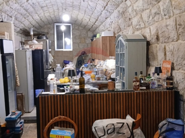R9-3216 Old Lebanese House for Sale in Metn – Mar Elias Street بيت قديم تراثي للبيع في المتن — Photo 2 of 6