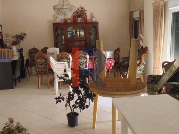 R9-3217 مبنى كامل للبيع في علما – زغرتا  (2444 م²، 3 طوابق، 5 شقق، 8 محلات) — الصورة 2 من 10