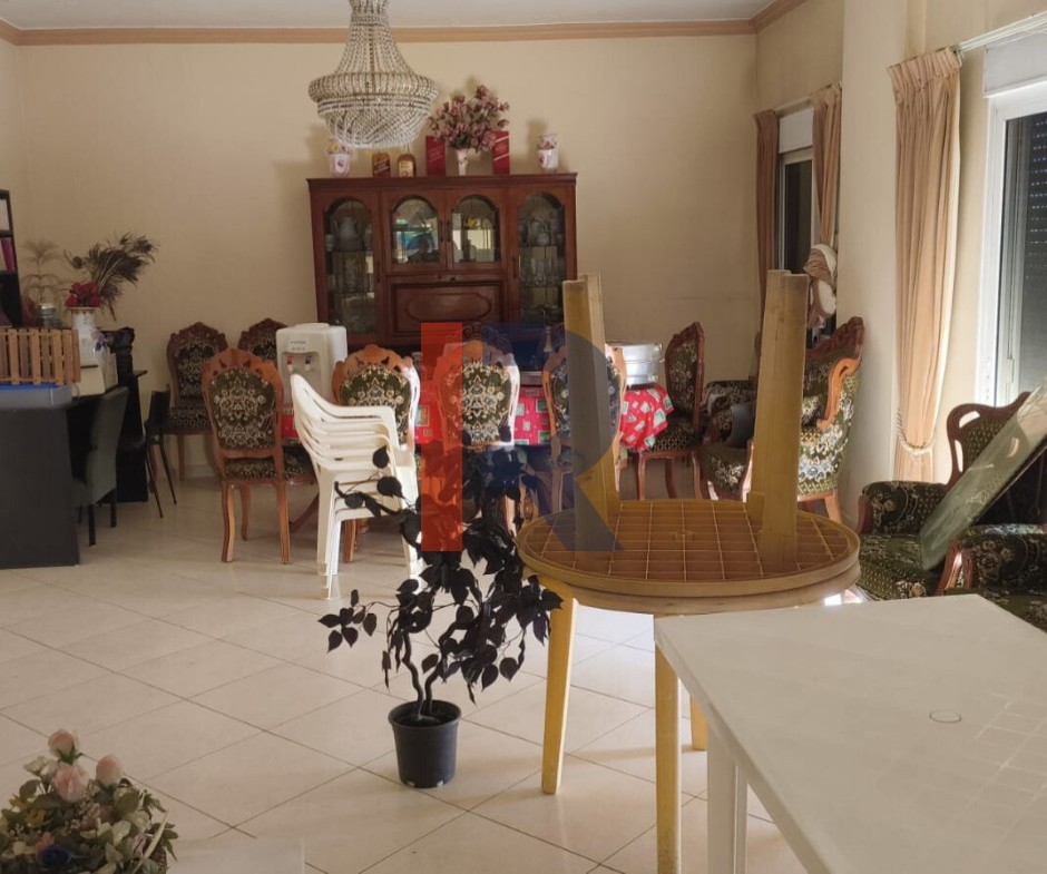 R9-3217 مبنى كامل للبيع في علما – زغرتا  (2444 م²، 3 طوابق، 5 شقق، 8 محلات) — الصورة 2 من 10