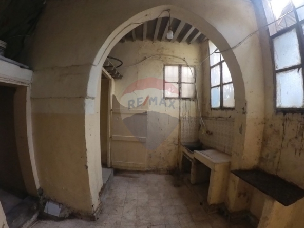 R9-3197 Old House for Sale in Tripoli Old City – Near Tripoli’s Castle بيت قديم للبيع في طرابلس القديمة بجوار القلعة — Photo 4 of 8
