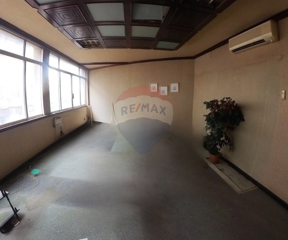 R9-3211 Office for Rent in Horiya Street – Tripoli مكتب للإيجار في شارع الحرية طرابلس — Photo 4 of 5