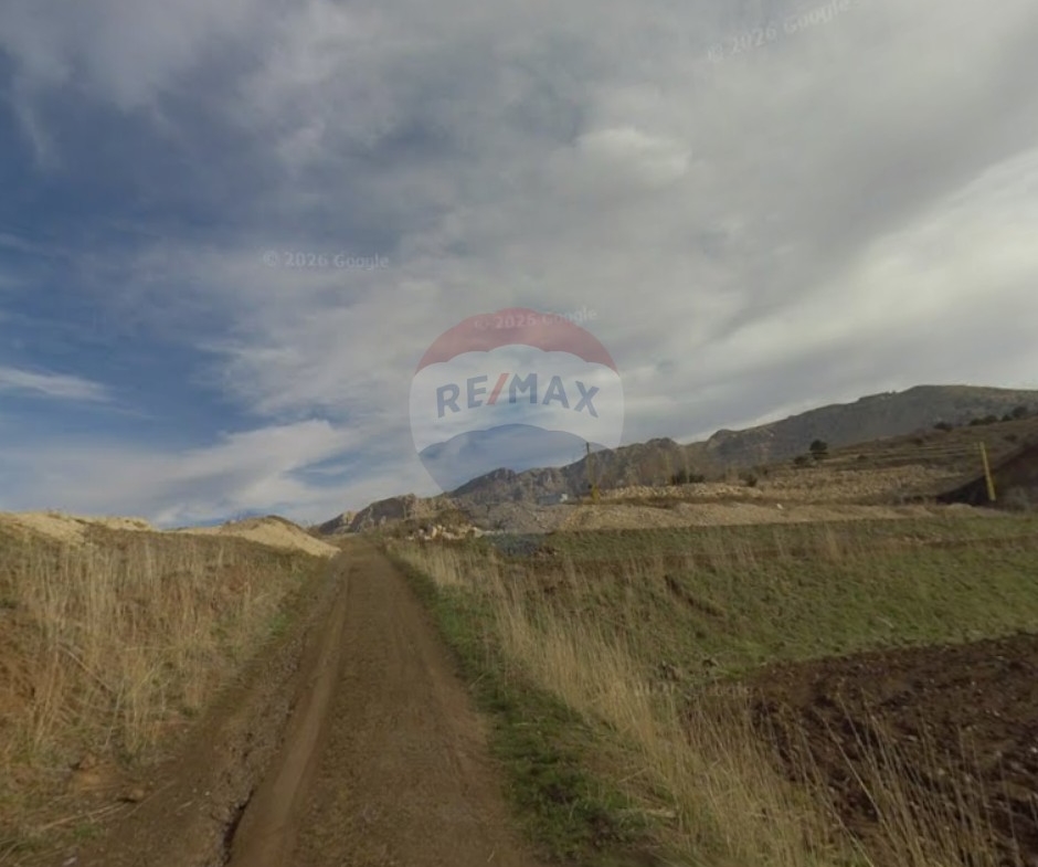 R9-3233 Land for Sale in Fnaidek Akkar – 4,500 m², Agricultural أرض للبيع في فنيدق عكار – 4,500 متر مربع زراعية — Photo 3 of 3