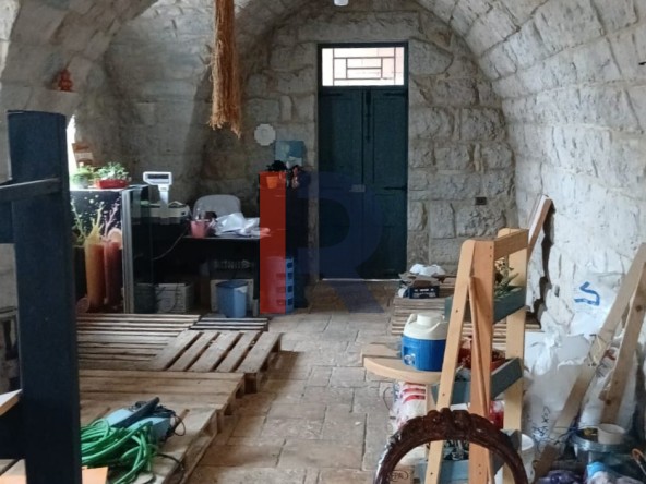 R9-3216 Old Lebanese House for Sale in Metn – Mar Elias Street بيت قديم تراثي للبيع في المتن — Photo 5 of 6
