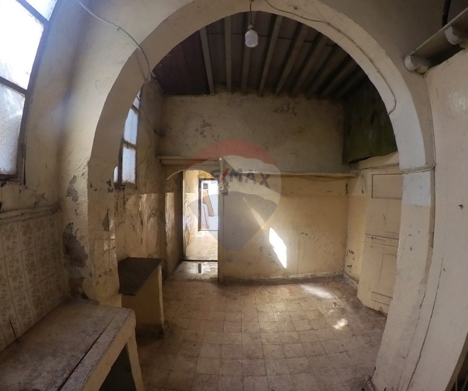 R9-3197 Old House for Sale in Tripoli Old City – Near Tripoli’s Castle بيت قديم للبيع في طرابلس القديمة بجوار القلعة — Photo 6 of 8