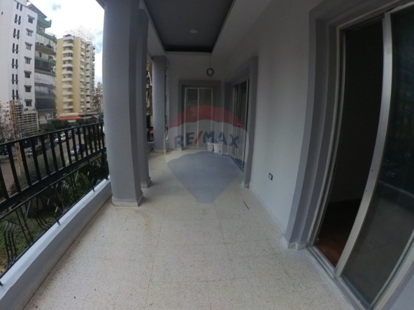 R9-3200 Apartment for Sale in Abou Samra – Shiraa Street شقة للبيع في أبو سمرا شارع الشراع — Photo 5 of 13