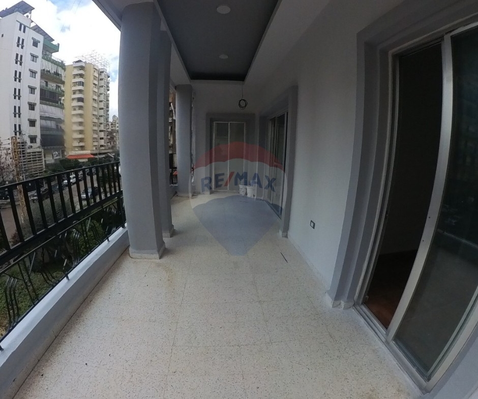 R9-3200 Apartment for Sale in Abou Samra – Shiraa Street شقة للبيع في أبو سمرا شارع الشراع — Photo 5 of 13