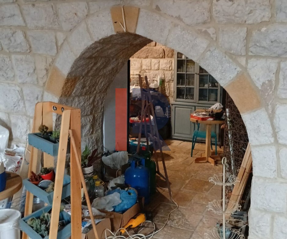 R9-3216 Old Lebanese House for Sale in Metn – Mar Elias Street بيت قديم تراثي للبيع في المتن — Photo 6 of 6