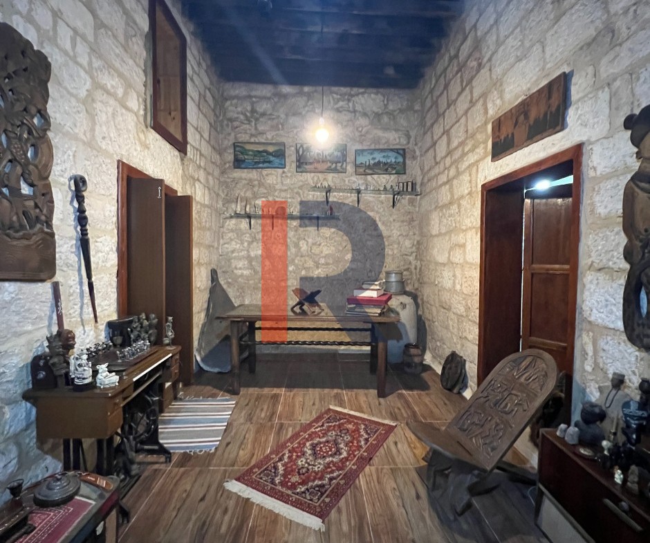 R9-3195 بيت قديم للبيع في كوسبا – الكورة (120 م²، مبني بالحجر، مجدد بالكامل) — الصورة 7 من 11