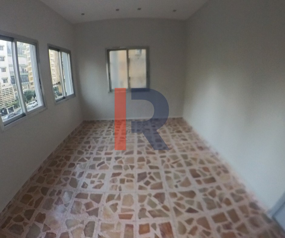 R9-3200 Apartment for Sale in Abou Samra – Shiraa Street شقة للبيع في أبو سمرا شارع الشراع — Photo 7 of 13