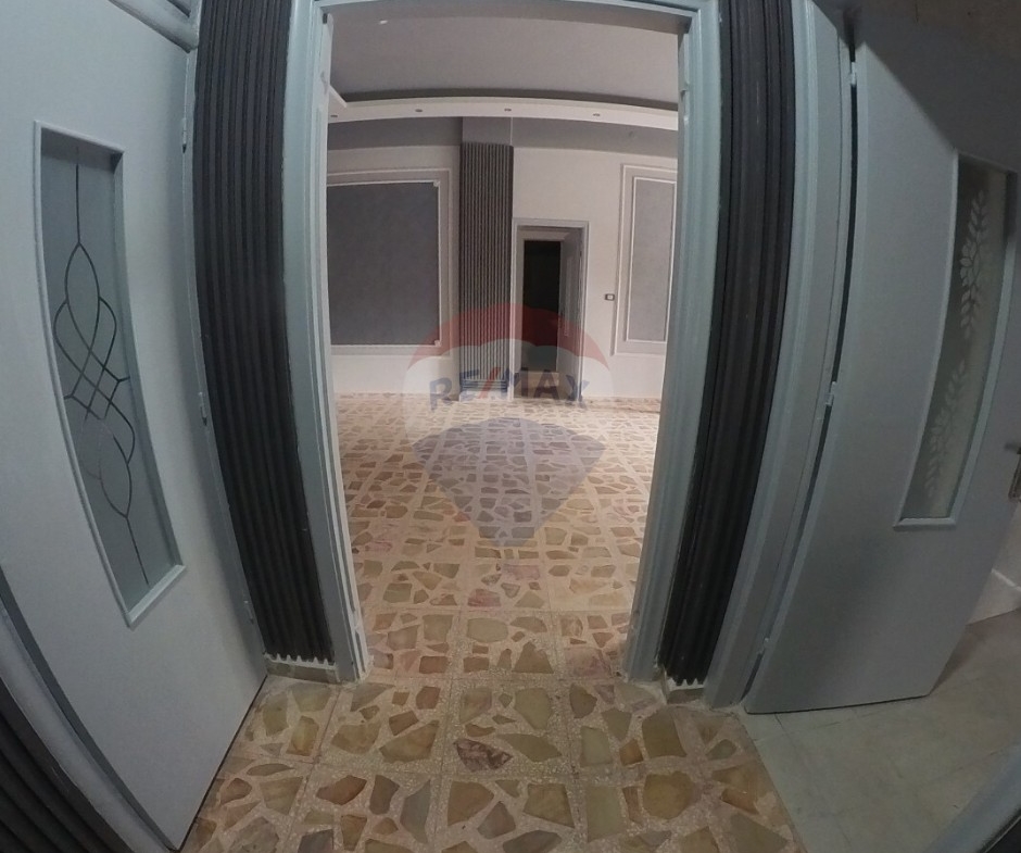 R9-3200 Apartment for Sale in Abou Samra – Shiraa Street شقة للبيع في أبو سمرا شارع الشراع — Photo 8 of 13